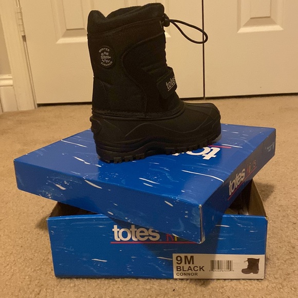 Kids Winter Boots - Picture 2 of 3